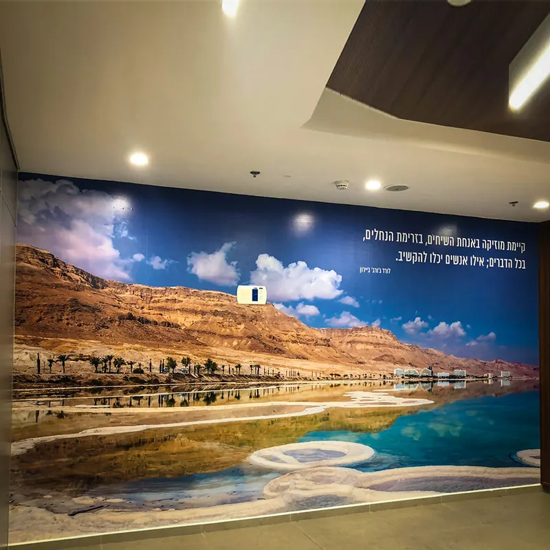 שילוט אולם תצוגה של ISUZU — עבודה של אדם שלטים — תמונה 13