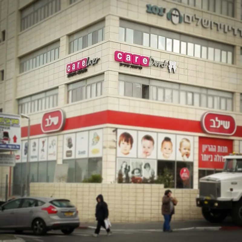 שילוט חזית ופנים של קר שירותי רפואה — עבודה של אדם שלטים — תמונה 7