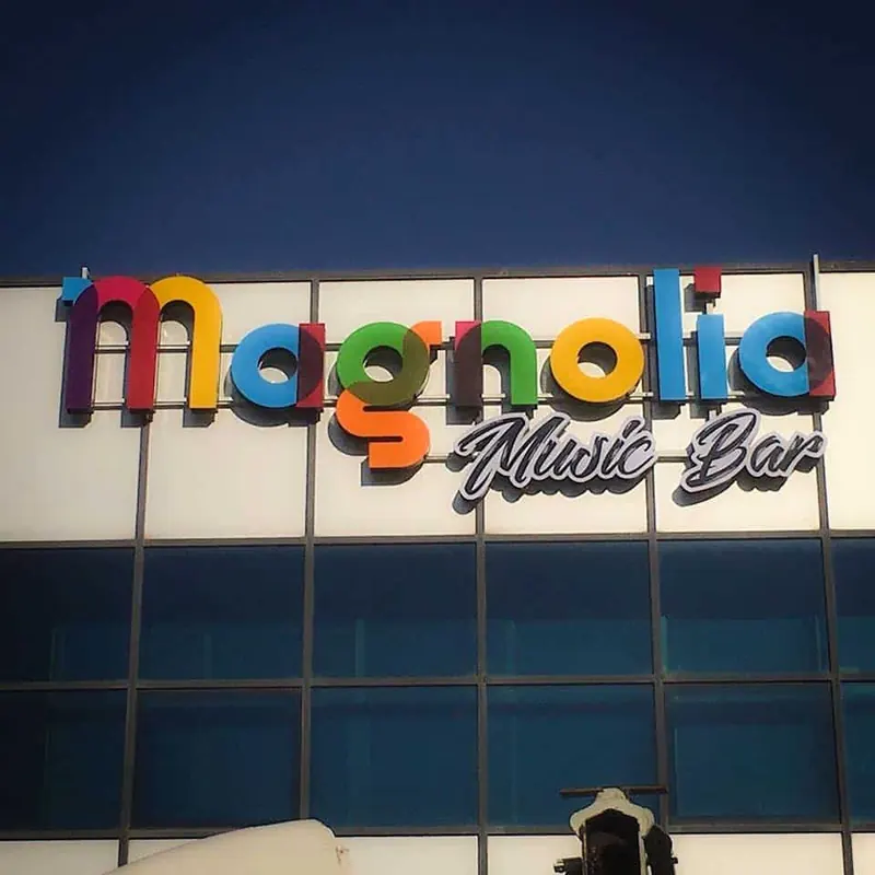 Magnolia Bar — שילוט ועיצוב