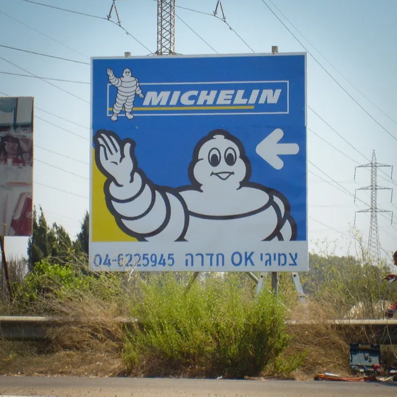 שילוט סניף Michelin — עבודה של אדם שלטים — תמונה 3