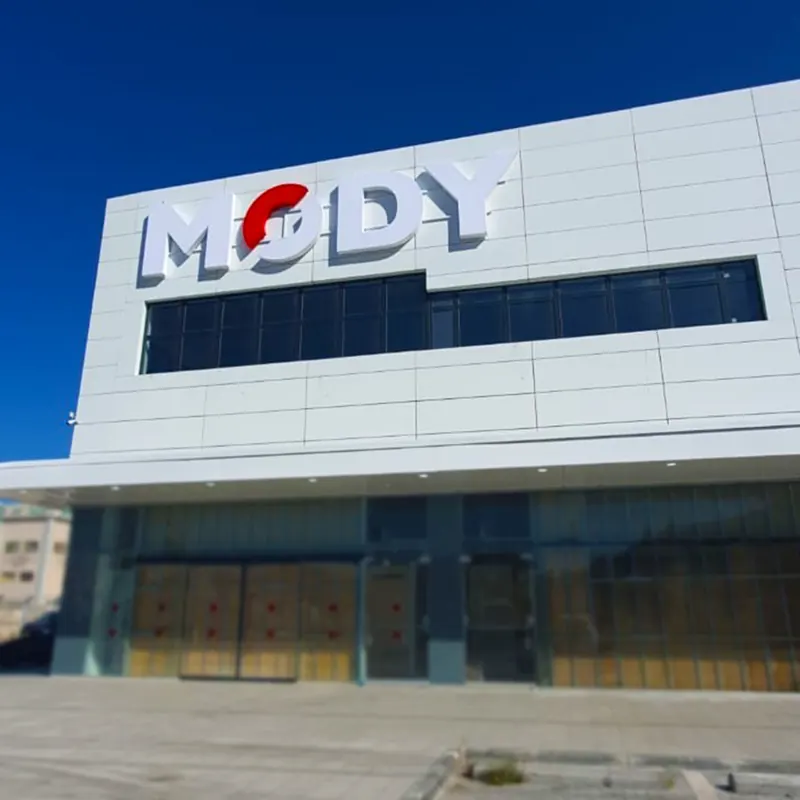 שילוט חנות MODY — עבודה של אדם שלטים — תמונה 7
