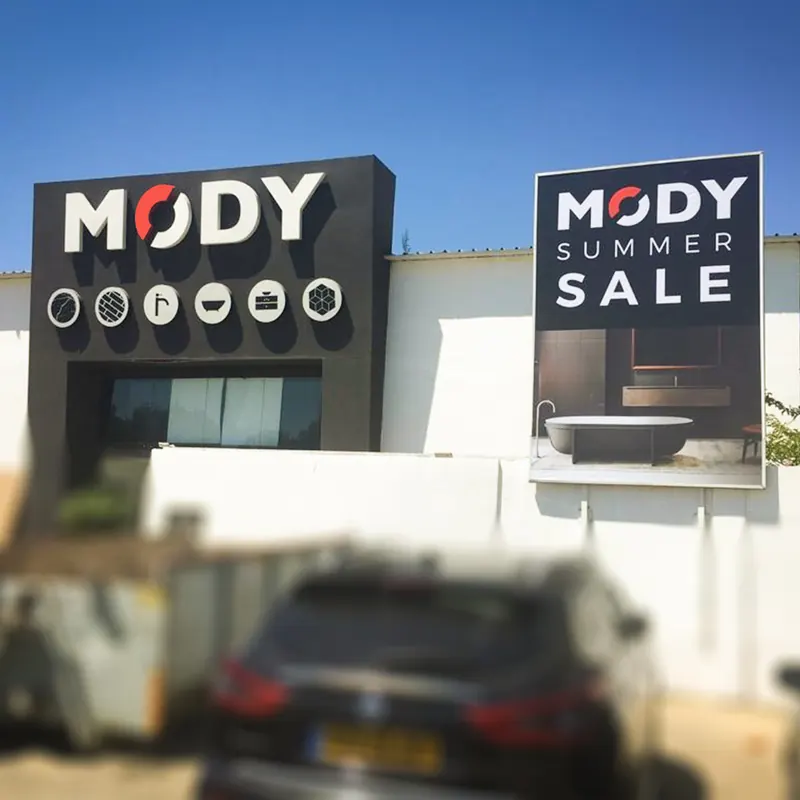 שילוט חנות MODY — עבודה של אדם שלטים — תמונה 9