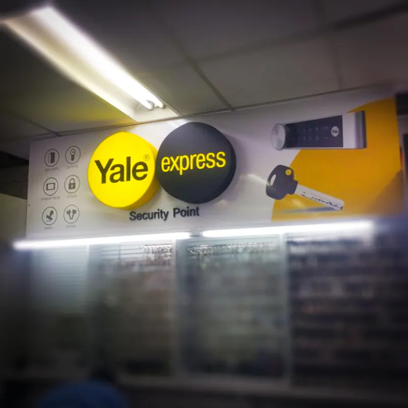 שילוט ומיתוג עבור Mul-T-Lock & Yale — עבודה של אדם שלטים — תמונה 2