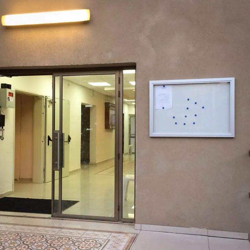 לוח מודעות לרשות או מוסד ציבורי — ייצור של אדם שלטים — תמונה 5