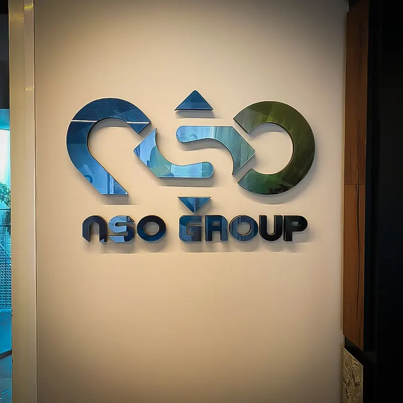 שילוט ומיתוג פנים במשרדי NSO — עבודה של אדם שלטים — תמונה 5