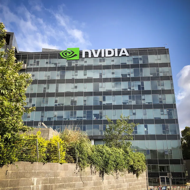 שילוט ומיתוג פנים במשרדי NVIDIA — עבודה של אדם שלטים — תמונה 2