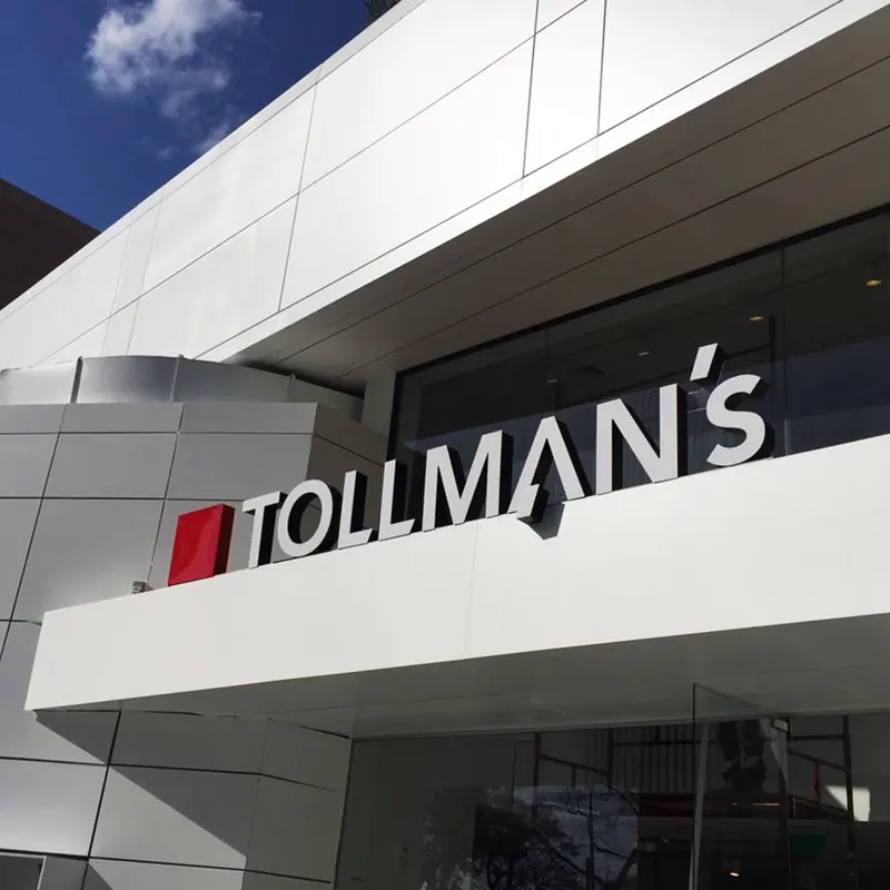 שילוט חזית ופנים בחנות Tollmans — עבודה של אדם שלטים — תמונה 4