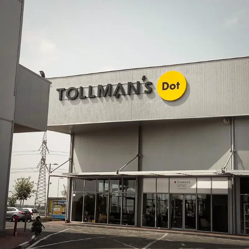 שילוט חזית ופנים בחנות Tollmans — עבודה של אדם שלטים — תמונה 12