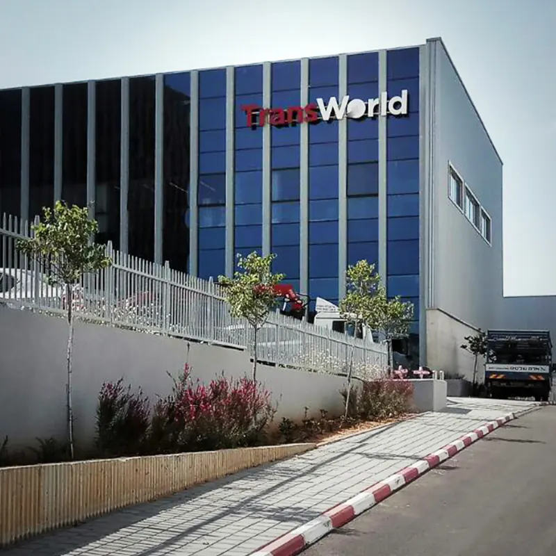שילוט ומיתוג במשרדי טרנסוורד — עבודה של אדם שלטים — תמונה 3