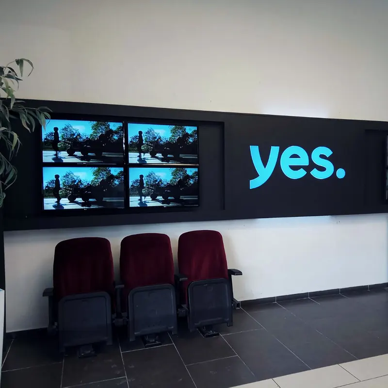 שילוט ומיתוג עבור YES — פרויקט של אדם שלטים — תמונה 3