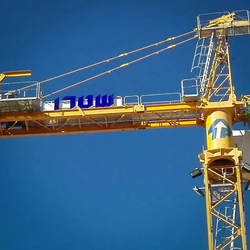 שילוט ומיתוג במשרדי יצחק שטרן ושות׳ — עבודה של אדם שלטים — תמונה 3